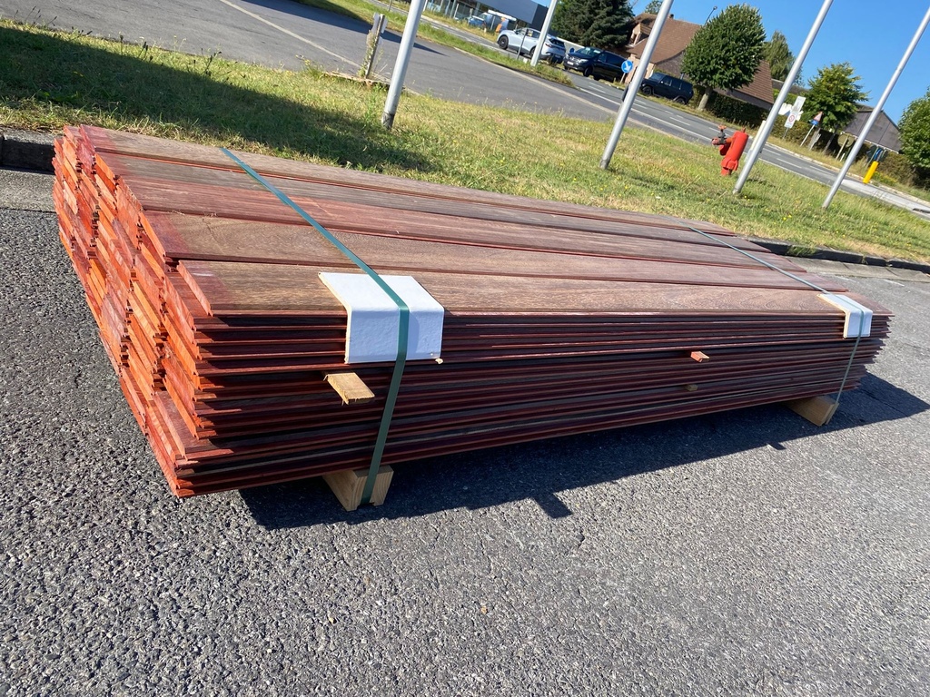 Partij-Padouk-planchetten-licht-verkleurd-98-stuks-15x130x2000mm-Promoties
